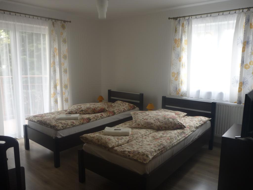 Osrodek Wypoczynkowy Nad Stawem - By The - Erholungsheim Am - Prazdninovy Dum U Jezera Bed & Breakfast