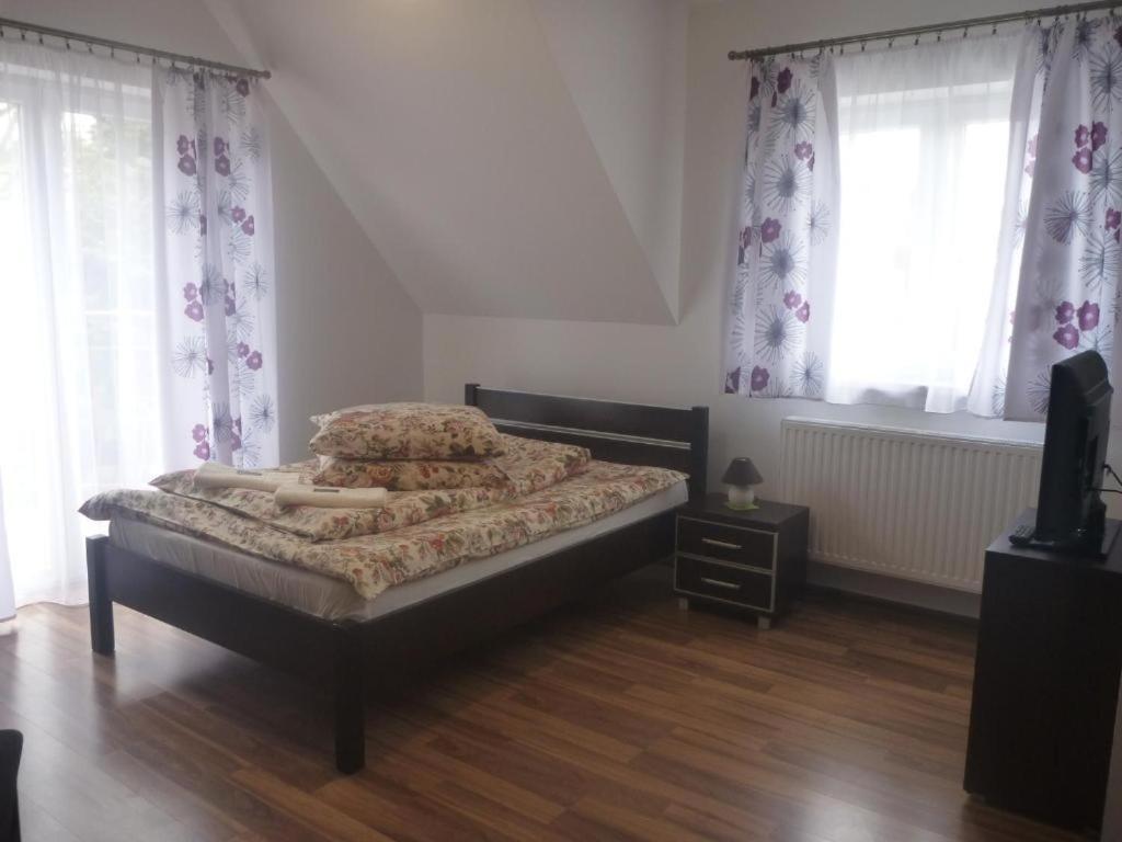 Osrodek Wypoczynkowy Nad Stawem - By The - Erholungsheim Am - Prazdninovy Dum U Jezera Bed & Breakfast
