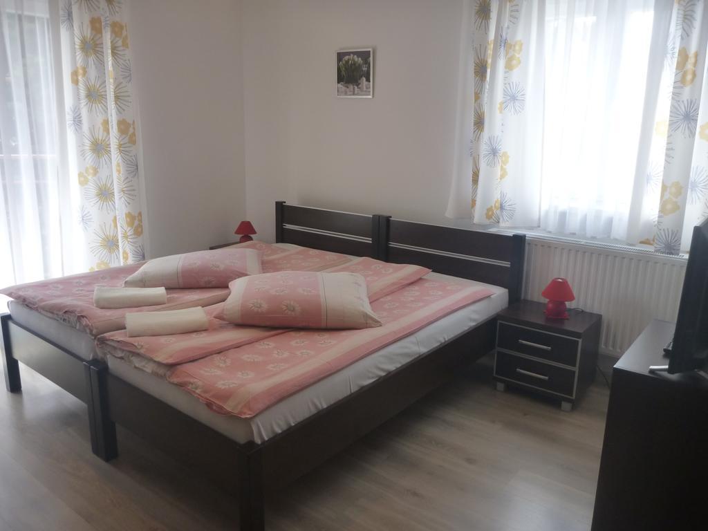 Osrodek Wypoczynkowy Nad Stawem - By The - Erholungsheim Am - Prazdninovy Dum U Jezera 3* Kudowa-Zdrój