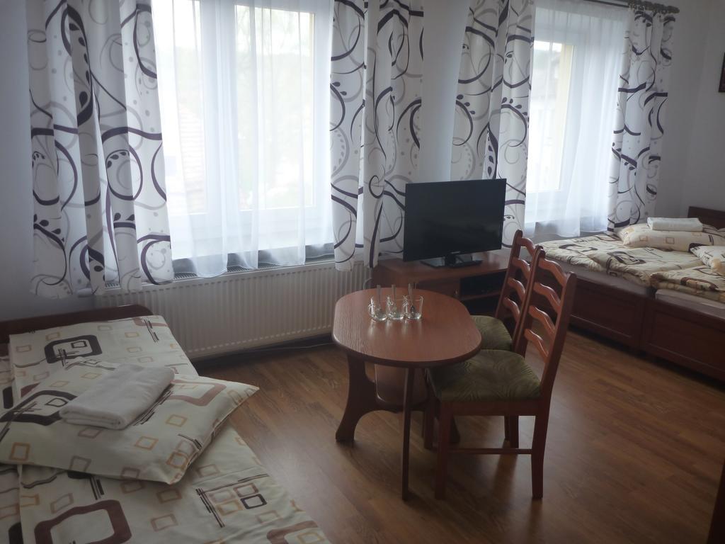 Osrodek Wypoczynkowy Nad Stawem - By The - Erholungsheim Am - Prazdninovy Dum U Jezera Bed & Breakfast Kudowa-Zdrój