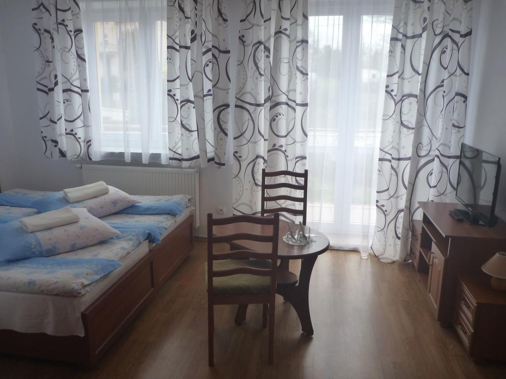 Osrodek Wypoczynkowy Nad Stawem - By The - Erholungsheim Am - Prazdninovy Dum U Jezera 3* Kudowa-Zdrój