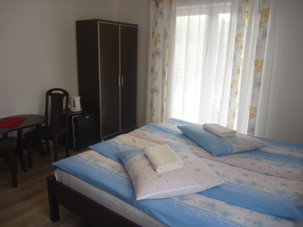 Osrodek Wypoczynkowy Nad Stawem - By The - Erholungsheim Am - Prazdninovy Dum U Jezera Bed & Breakfast Kudowa-Zdrój
