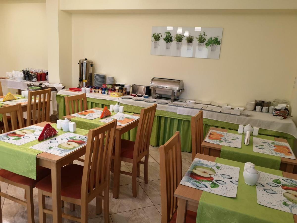 Osrodek Wypoczynkowy Nad Stawem - By The - Erholungsheim Am - Prazdninovy Dum U Jezera 3* Kudowa-Zdrój