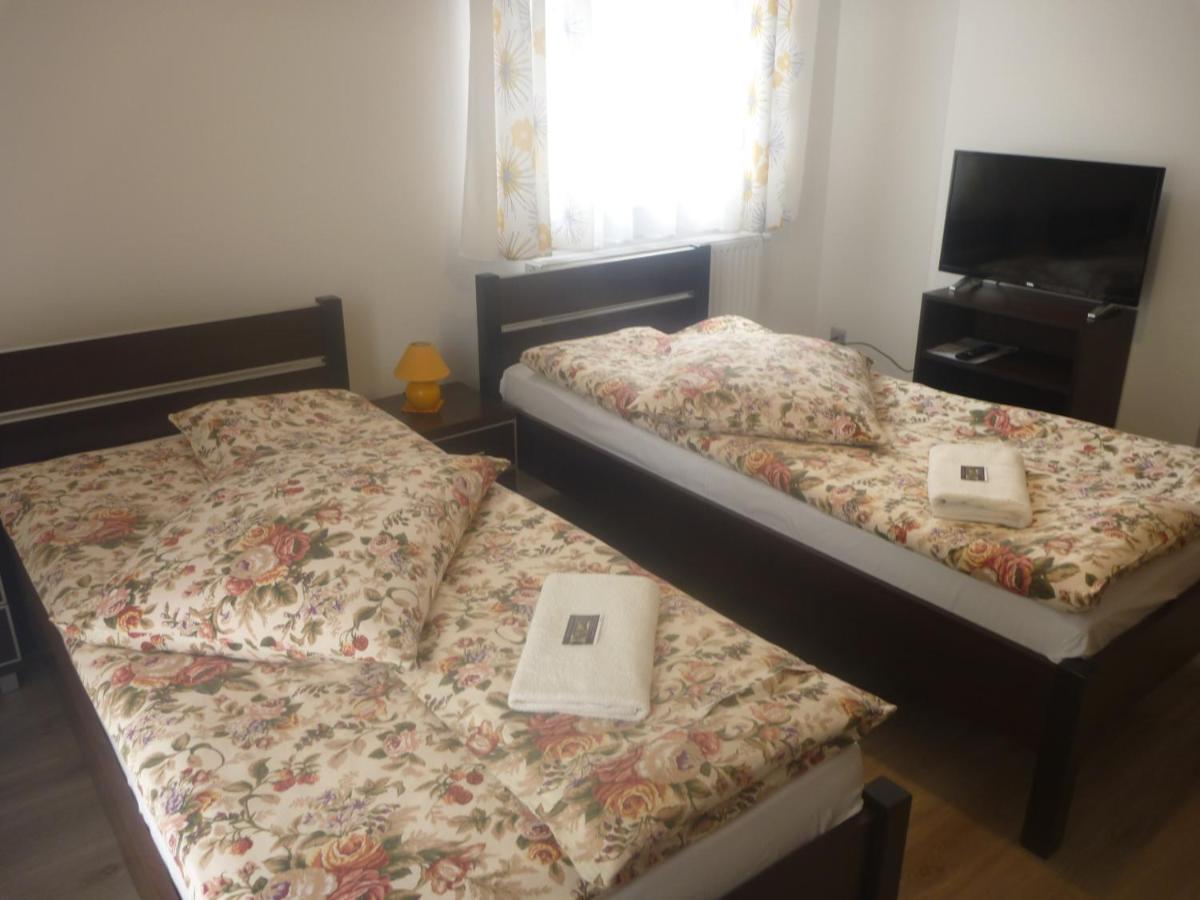 Bed & Breakfast Osrodek Wypoczynkowy Nad Stawem - By The - Erholungsheim Am - Prazdninovy Dum U Jezera Kudowa-Zdrój